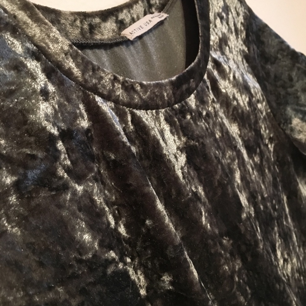 Velour Crop top - Picture 2 of 3